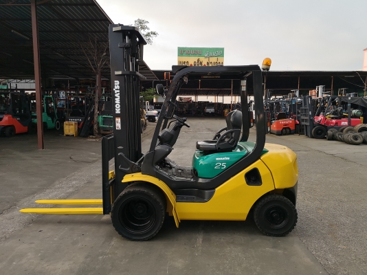 รถยกโคมัสสึรุ่น 16 น้ำหนักยก 2.5 ตัน เสาสูง 4 เมตร เครื่องดีเซล เกียร์ออโต้ รถนอกนำเข้า ใช้งานมา 3900 ชม ไม่เคยใช้งานเมืองไทย