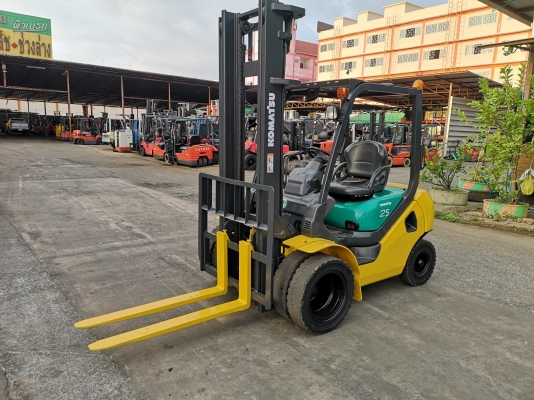 รถยกโคมัสสึรุ่น 16 น้ำหนักยก 2.5 ตัน เสาสูง 4 เมตร เครื่องดีเซล เกียร์ออโต้ รถนอกนำเข้า ใช้งานมา 3900 ชม ไม่เคยใช้งานเมืองไทย