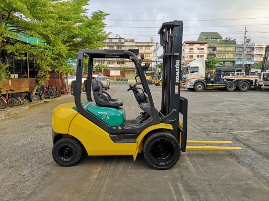 รถยกโคมัสสึรุ่น 16 น้ำหนักยก 2.5 ตัน เสาสูง 4 เมตร เครื่องดีเซล เกียร์ออโต้ รถนอกนำเข้า ใช้งานมา 3900 ชม ไม่เคยใช้งานเมืองไทย