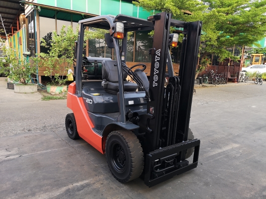 รถนกโตโยต้ารุ่น 8 น้ำหนักยก 2 ตัน เสาสูง 3 เมตร เข้าตู้ แผงงาสไลด์ รถนอกนำเข้า ใช้งานมาแค่ 1600 ชม