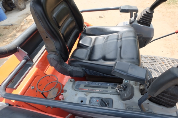 รถขุด kubota kx91-3s2 ใช้งานน้อยรถสวยมาก มีเล่มทะเบียน โทร 086-1602189