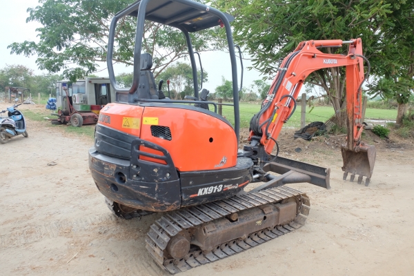รถขุด kubota kx91-3s2 ใช้งานน้อยรถสวยมาก มีเล่มทะเบียน โทร 086-1602189