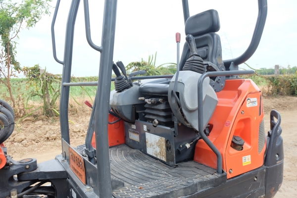 รถขุด kubota kx91-3s2 ใช้งานน้อยรถสวยมาก มีเล่มทะเบียน โทร 086-1602189