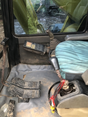 ขายแบคโฮKOMATSU PC200-5 คอลโทรลสั้นไฟฟ้าครบเอกสารเล่มทะเบียนราคา 590,000 ขายแบคโฮKOMATSU PC200-5 คอลโทรลสั้นไฟฟ้าครบเอกสารเล่มทะเบียนราคา 590,000