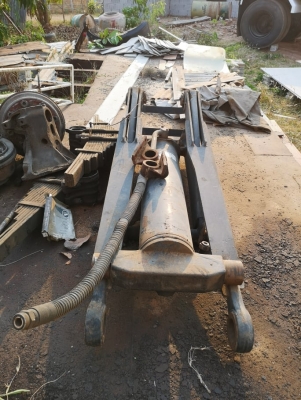 กระบอกดั้มสามมิตร2ตัว พร้อมกระบะอีกหนึ่ง