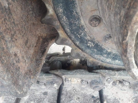 โคมัสสุ 100/3  เครื่องเดิม ปั้มเดิม ทำงานไวไม่โหลด บูมอร์ามสวย แอร์เย็นจ้อยๆขาย250000฿. สอบถามเพิ่มเติม0837335338ครับ