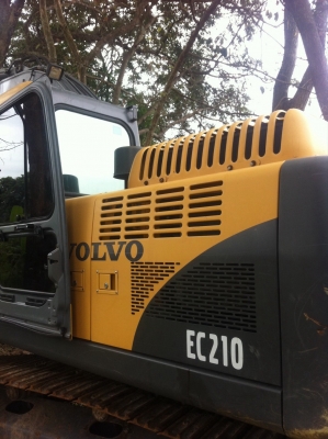 ขาย VOLVO EC 210 รถตามภาพ สภาพพร้อมใช้งานหนัก ราคา 1,500,000 บาท ขาย VOLVO EC 210 รถตามภาพ สภาพพร้อมใช้งานหนัก ราคา 1,500,000 บาท
