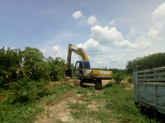 มี VDO ให้ชม.KOBELCO SK200-/// มีที่ปรับระบบขับ ราคา 450000 มี VDO ให้ชม.KOBELCO SK200-/// มีที่ปรับระบบขับ ราคา 450000