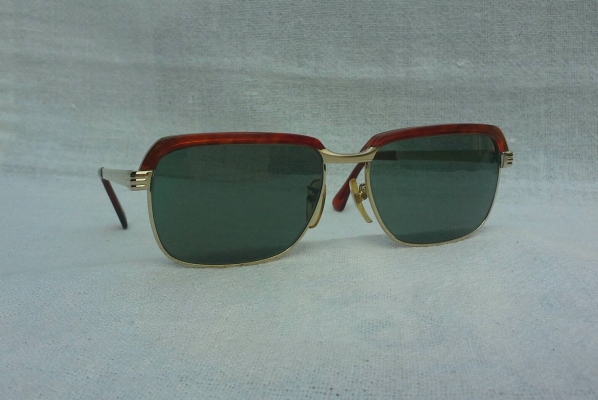 แว่นตาโกลด์ฟิลด์ที่ล้ำค่าที่สุด 20 K สัดส่วนทองคำบริสุทธิ์ 83.33\% อัตราส่วนน้ำหนักทองกับโลหะ 90/100 แว่นตาโกลด์ฟิลด์ที่ล้ำค่าที่สุด 20 K สัดส่วนทองคำบริสุทธิ์ 83.33\% อัตราส่วนน้ำหนักทองกับโลหะ 90/100