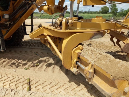 ขายรถเกรดcat 140k 0819333780 ขายรถเกรดcat 140k 0819333780