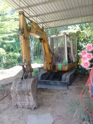 ขายเหมา 3 รายการ 1.รถบรรทุก 6 ล้อดัมพ์ 185 แรงม้า 2.รถแบคโฮ KOMATSU C40-6 3.รถไถ KUBOTA M7040 ใบมีด 
