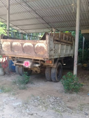 ขายเหมา 3 รายการ 1.รถบรรทุก 6 ล้อดัมพ์ 185 แรงม้า 2.รถแบคโฮ KOMATSU C40-6 3.รถไถ KUBOTA M7040 ใบมีด 