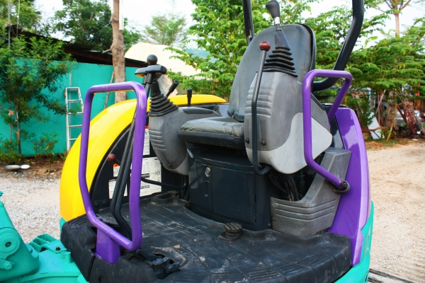 ขายรถแม็กโคร KOMATSU PC30MR-1 สนใจติดต่อ 086-324-1992 086-775-7900