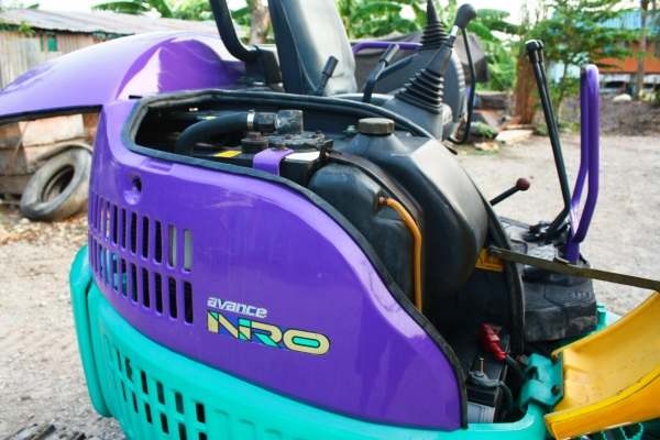 ขายรถแม็กโคร KOMATSU PC30MR-1 สนใจติดต่อ 086-324-1992 086-775-7900