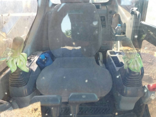 ขายรถแบคโฮ KOMATSU PC200-7 เอกสารชุดจดทะเบียน ราคา 950000