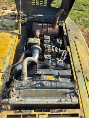 ขายรถแบคโฮ KOMATSU PC200-7 เอกสารชุดจดทะเบียน ราคา 950000