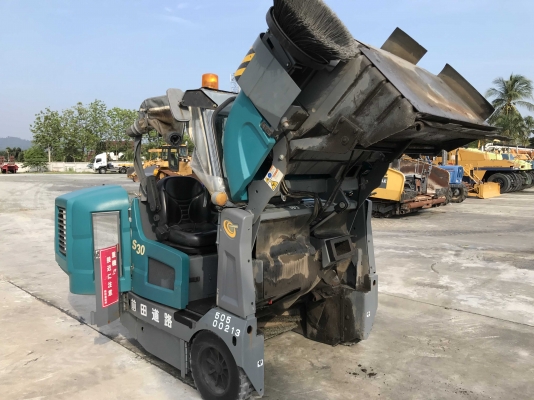 รถกวาดถนน TENNANT รุ่น S30 นำเข้าตรงจากญี่ปุ่น สวย น่าใช้ ไม่แพง