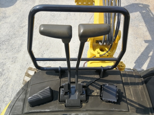 อมาใหม่ ถึงไทยแล้วคับ KOMATSU PC 30MR-2 จากญี่ปุ่น สวยมาก โทร.090-986-2521 อ๊อบ