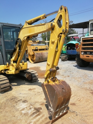 ราคาพิเศษ KOMATSU PC 30MR-3 นำเข้าจากญี่ปุ่นโดยตรง ชั่วโมงทำงานน้อย พร้อมตู้เก๋งสวยๆ โทร.090-986-2521 อ๊อบ