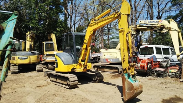 มาใหม่ๆ เอี่ยมๆ กริ๊บๆ KOMATSU PC 50MR-2 นำเข้าจากญี่ปุ่นโดยตรง ชั่วโมงทำงานน้อย พร้อมตู้เก๋งสวยๆ โทร.090-986-2521 อ๊อบ