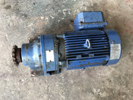 ขายมอเตอร์เกียร์ Cycro drive Sumitomo 2HP. 380V อัตราทด 1:21 เพลาออกประมาณ 69รอบต่อนาที สภาพสวยเดิมๆ หมุนนิ่ม รุ่นเพลาใหญ่ทนงานหนัก พร้อมใช้งาน
