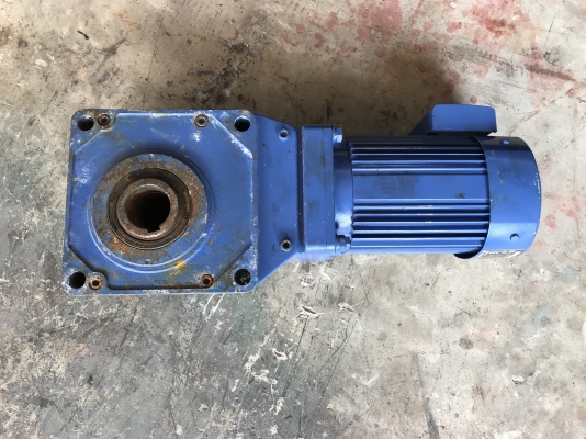 ขายมอเตอร์เกียร์แบบเพลาสวม Hyponic drive Sumitomo 0.4Kw. 220V 3สาย made in Japan อัตราทด 1:40 เพลาออกประมาณ 35รอบต่อนาที ของใหม่เก่าเก็บ ไม่เคยใช้งาน ขายมอเตอร์เกียร์แบบเพลาสวม Hyponic drive Sumitomo 0.4Kw. 220V 3สาย made in Japan อัตราทด 1:40 เพลาออกประมาณ 35รอบต่อนาที ของใหม่เก่าเก็บ ไม่เคยใช้งาน