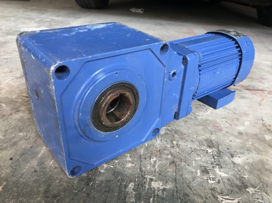 ขายมอเตอร์เกียร์แบบเพลาสวม Hyponic drive Sumitomo 0.4Kw. 220V 3สาย made in Japan อัตราทด 1:40 เพลาออกประมาณ 35รอบต่อนาที ของใหม่เก่าเก็บ ไม่เคยใช้งาน