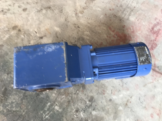 ขายมอเตอร์เกียร์แบบเพลาสวม Hyponic drive Sumitomo 0.4Kw. 220V 3สาย made in Japan อัตราทด 1:40 เพลาออกประมาณ 35รอบต่อนาที ของใหม่เก่าเก็บ ไม่เคยใช้งาน ขายมอเตอร์เกียร์แบบเพลาสวม Hyponic drive Sumitomo 0.4Kw. 220V 3สาย made in Japan อัตราทด 1:40 เพลาออกประมาณ 35รอบต่อนาที ของใหม่เก่าเก็บ ไม่เคยใช้งาน