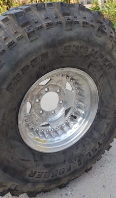 ขายล้อ CENTER พร้อมยาง SWAMPER 38" ไว้ทำอะไหล่ครับ (1วง) ขายล้อ CENTER พร้อมยาง SWAMPER 38" ไว้ทำอะไหล่ครับ (1วง)