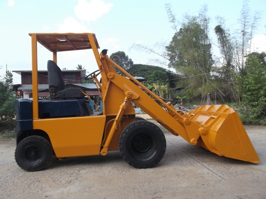 ขายรถตัก TCM SD10Z4 เก่าใน เครื่องดี ทำสีใหม่  สัญญาใบซื้อขาย