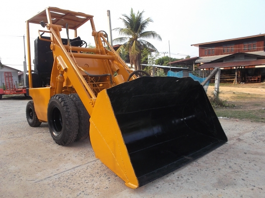 ขายรถตัก TCM SD10Z4 เก่าใน เครื่องดี ทำสีใหม่  สัญญาใบซื้อขาย