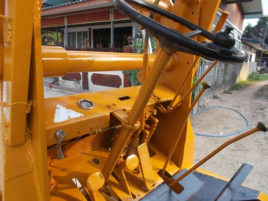 ขายรถตัก TCM SD10Z4 เก่าใน เครื่องดี ทำสีใหม่  สัญญาใบซื้อขาย