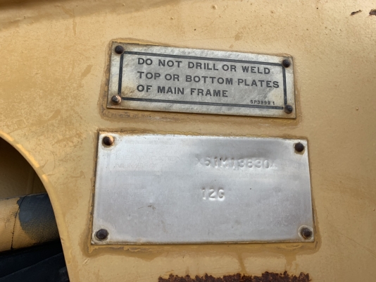 ขาย 1,180,000 รถเกรด CATTERPILAR 12 G ชีเรียล 61M13830 เครื่อง 10Z แรง ใบมีด 14 ฟุต สภาพสวยเก่านอก เอกสารเล่มทะเบียน  รถอยู่ นครปฐม  โทร 0626426323