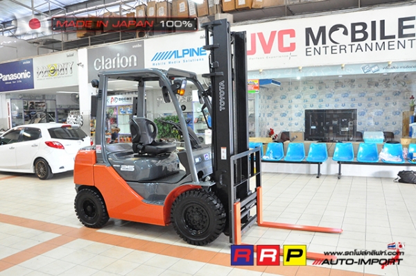 ขายรถโฟล์คลิฟท์มือสอง TOYOTA รุ่น 8FD25-30780 นำเข้าจากประเทศญี่ปุ่น 100\% ไม่เคยใช้งานในไทย