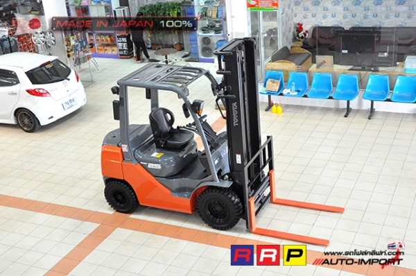 ขายรถโฟล์คลิฟท์มือสอง TOYOTA รุ่น 8FD25-30780 นำเข้าจากประเทศญี่ปุ่น 100\% ไม่เคยใช้งานในไทย