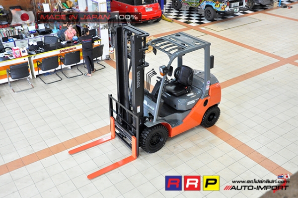 ขายรถโฟล์คลิฟท์มือสอง TOYOTA รุ่น 8FD25-30780 นำเข้าจากประเทศญี่ปุ่น 100\% ไม่เคยใช้งานในไทย