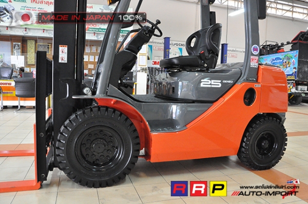 ขายรถโฟล์คลิฟท์มือสอง TOYOTA รุ่น 8FD25-30780 นำเข้าจากประเทศญี่ปุ่น 100\% ไม่เคยใช้งานในไทย