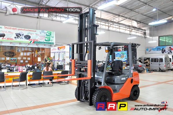 ขายรถโฟล์คลิฟท์มือสอง TOYOTA รุ่น 8FD25-30780 นำเข้าจากประเทศญี่ปุ่น 100\% ไม่เคยใช้งานในไทย