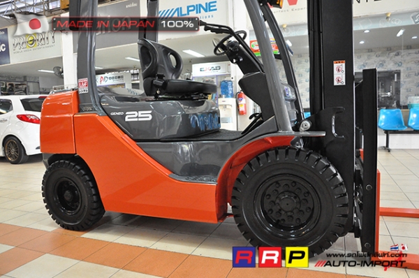 ขายรถโฟล์คลิฟท์มือสอง TOYOTA รุ่น 8FD25-30780 นำเข้าจากประเทศญี่ปุ่น 100\% ไม่เคยใช้งานในไทย