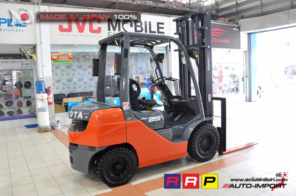 ขายรถโฟล์คลิฟท์มือสอง TOYOTA รุ่น 8FD25-30780 นำเข้าจากประเทศญี่ปุ่น 100\% ไม่เคยใช้งานในไทย