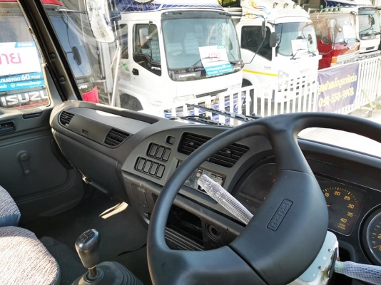 สิบล้อพื้นเรียบ 195 แรง กระบะยาว6เมตร เครื่องดี คัสซีสวยครับ ราคา 850,000 ต่อรองได้ 090-550-9908โอม