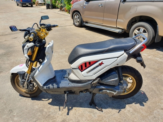 Zoomer x 2015 ชุดสีไม่สวย ขายตามสภาพ เล่มชุดโอนภาษีพรบครบ