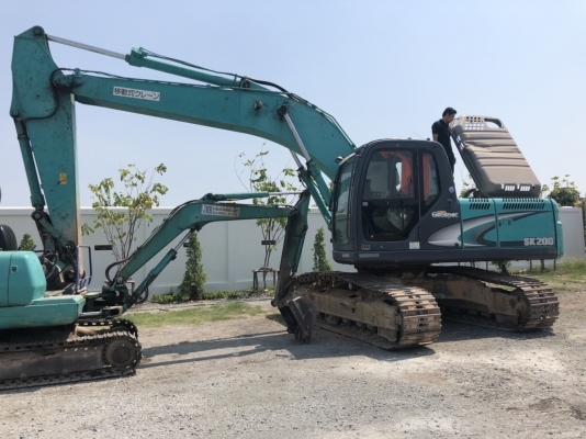 รถแบคโฮ KOBELCO SK200 หมายเลขเครื่องยนต์ JO5E รถพร้อมใช้งาน