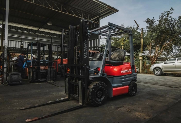 ขาย รถโฟล์คลิฟ ยี่ห้อ Toyota 6FD15  รุ่น 6 ขนาด 1.5 ต้น