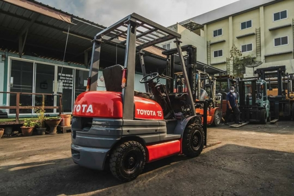 ขาย รถโฟล์คลิฟ ยี่ห้อ Toyota 6FD15  รุ่น 6 ขนาด 1.5 ต้น