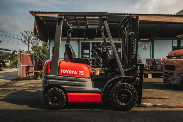 ขาย รถโฟล์คลิฟ ยี่ห้อ Toyota 6FD15  รุ่น 6 ขนาด 1.5 ต้น