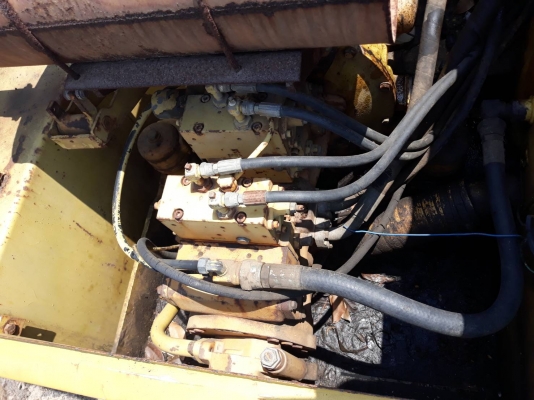 Komatsu PC 100-3 ซีเรียลสูง 20,&times;&times;&times; ตัวเดินขอบหนา เครื่องดี ปั๊มแรง แอร์ บูมไม่ร้าว ปุ้งกี๋สวย เอวแน่น ช่วงล่างดี ใบแทรก 70 cm โซ่สวย เฟรมหนา ลอนเลอร์ไม่แตก ตัวเดินเงียบ เอกสารใบซื้อขาย