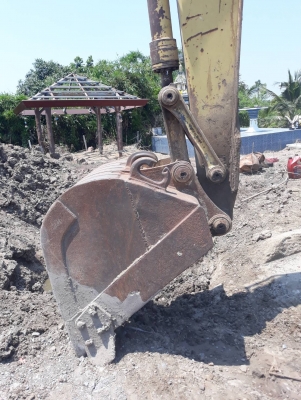 Komatsu PC 100-3 ซีเรียลสูง 20,&times;&times;&times; ตัวเดินขอบหนา เครื่องดี ปั๊มแรง แอร์ บูมไม่ร้าว ปุ้งกี๋สวย เอวแน่น ช่วงล่างดี ใบแทรก 70 cm โซ่สวย เฟรมหนา ลอนเลอร์ไม่แตก ตัวเดินเงียบ เอกสารใบซื้อขาย