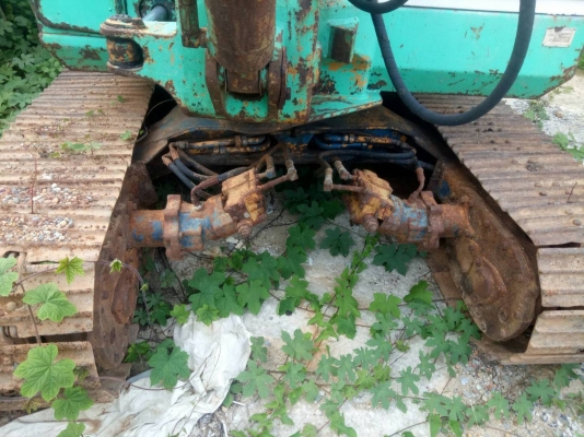 ขายแบคโฮ KOMATSU PC40-3 ตัวเดินรุ่น1 ราคา180,000