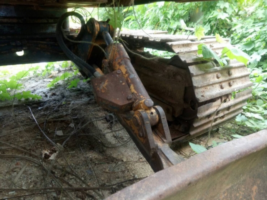 ขายแบคโฮ KOMATSU PC40-3 ตัวเดินรุ่น1 ราคา180,000 ขายแบคโฮ KOMATSU PC40-3 ตัวเดินรุ่น1 ราคา180,000
